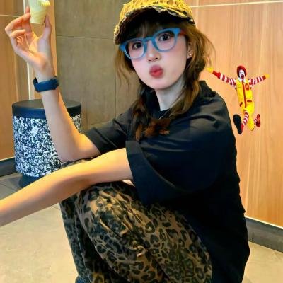 玫瑰园里的老少爷们儿
